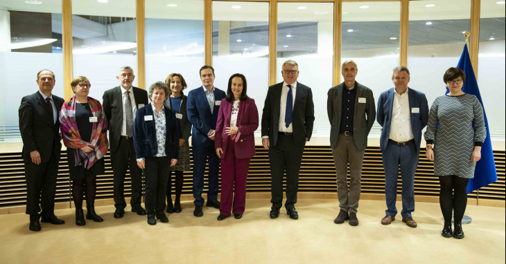 Photo group of the high-level meeting group together with Commissioner Nicolas Schmit
