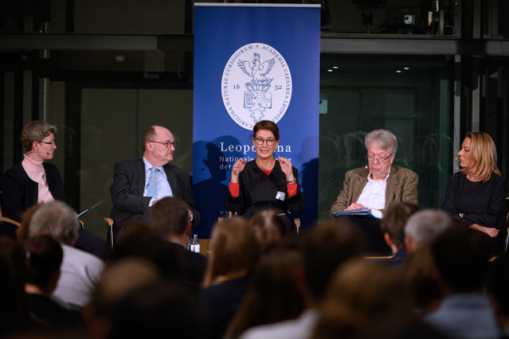 Podium Discussion: How Public Should Science Be? (in German)