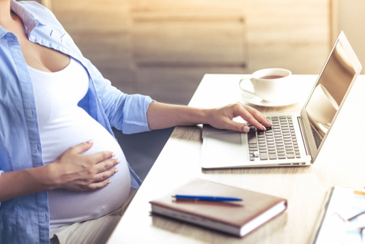 Does Broadband Internet Affect Fertility?